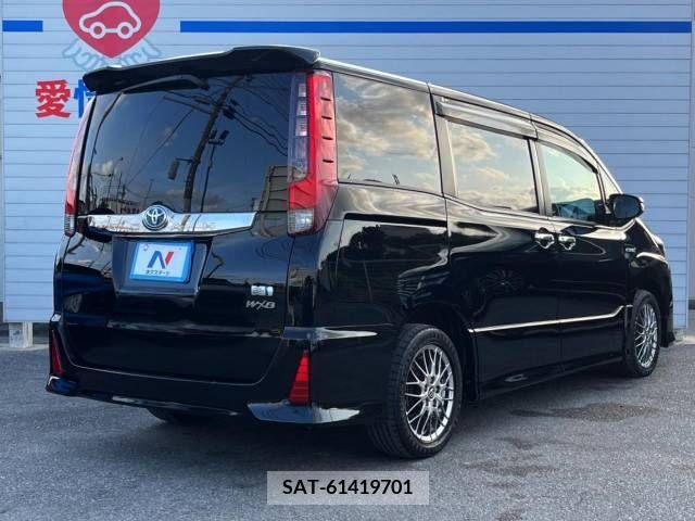 Toyota NOAH HYBRID 2016-09 365198-18
