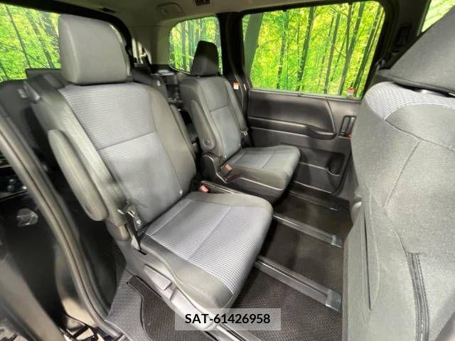 Toyota NOAH 2023-04 226556-9
