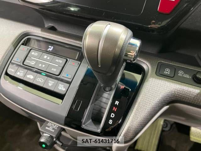 Honda e 2015-09 205880-18