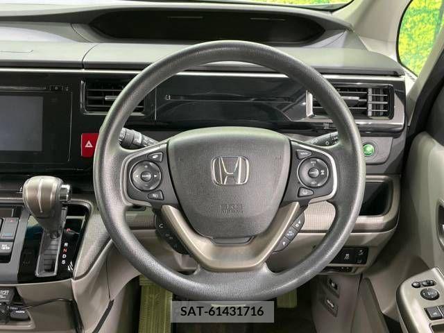 Honda e 2015-09 205880-17