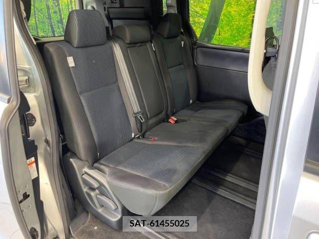 Toyota VOXY 2016-03 289226-9