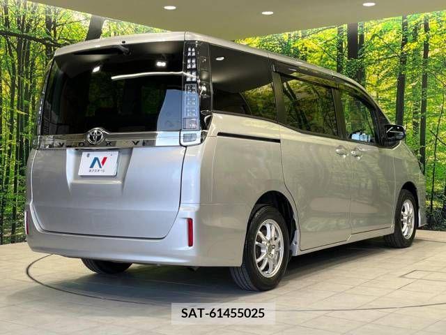 Toyota VOXY 2016-03 289226-17