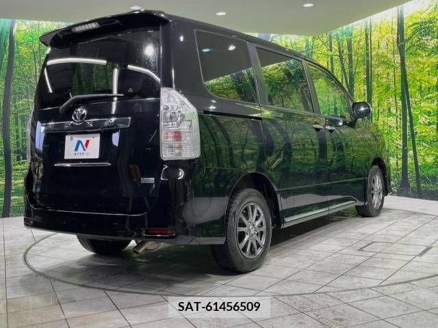 Toyota VOXY 2012-11 223051-17