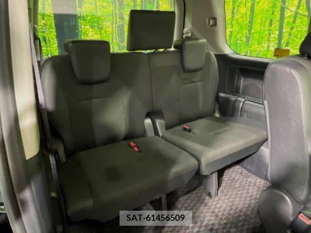 Toyota VOXY 2012-11 223051-10