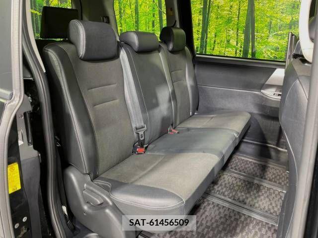 Toyota VOXY 2012-11 223051-9