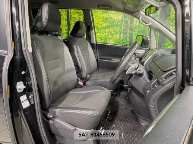 Toyota VOXY 2012-11 223051-8