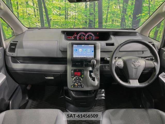 Toyota VOXY 2012-11 223051-1
