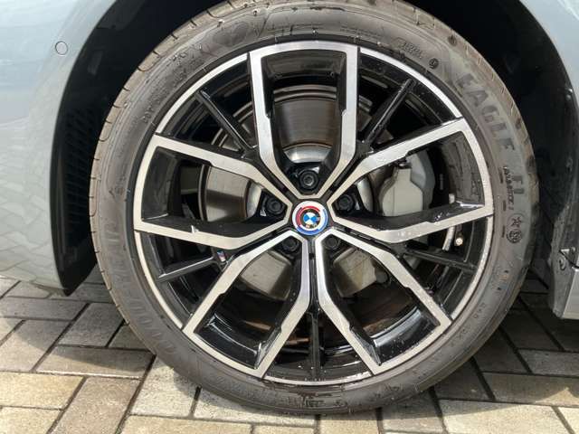 Bmw 5 SERIES 2022-11 26877-12