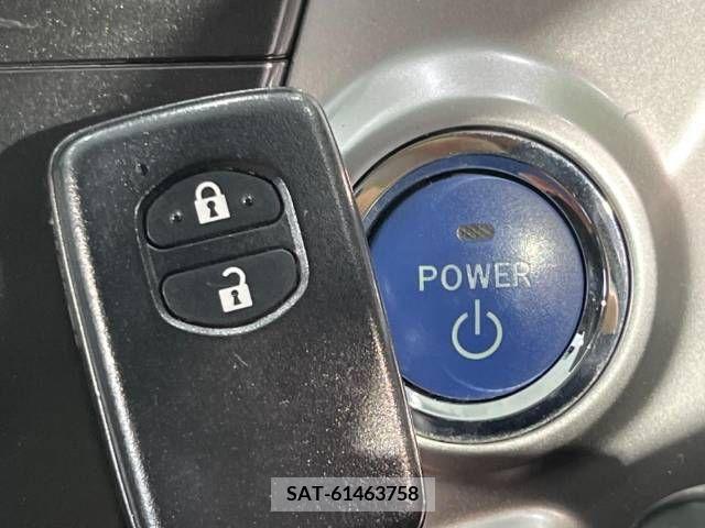 Toyota PRIUS ALPHA 2013-12 347292-7