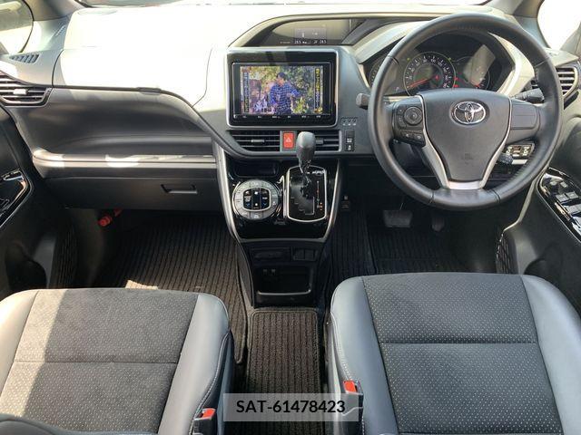 Toyota VOXY 2021-02 321686-1