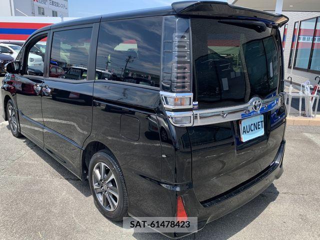 Toyota VOXY 2021-02 321686-14