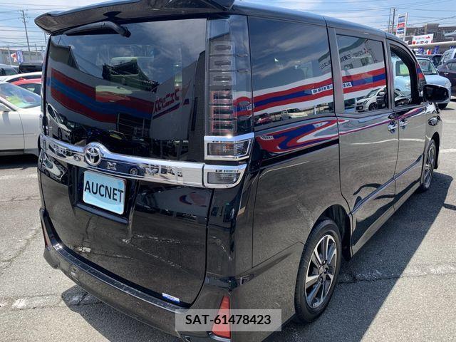 Toyota VOXY 2021-02 321686-15