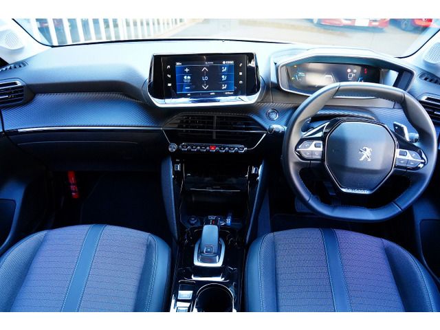 Peugeot 208 2020-11 12033-1