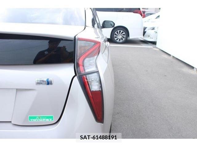 Toyota PRIUS 2016-08 322337-11
