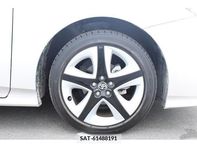 Toyota PRIUS 2016-08 322337-9