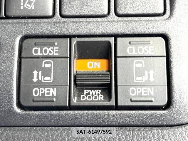 Toyota VOXY 2019-05 321621-7