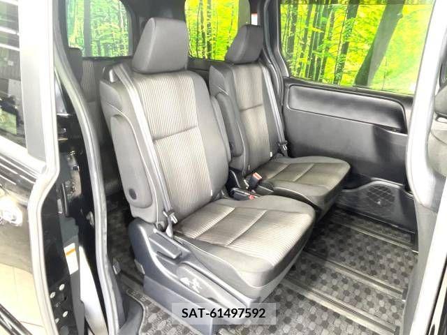 Toyota VOXY 2019-05 321621-9