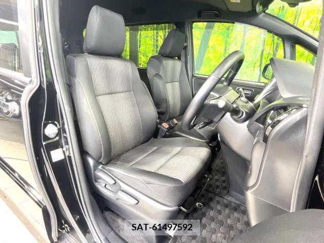 Toyota VOXY 2019-05 321621-8