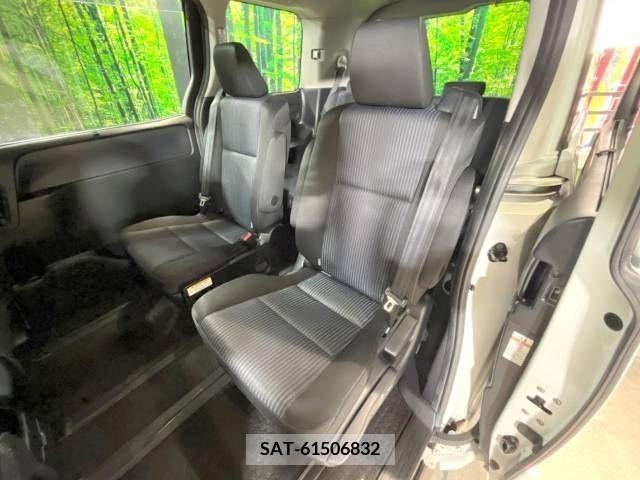 Toyota VOXY 2014-06 352268-8