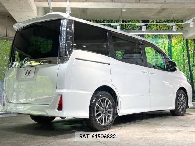 Toyota VOXY 2014-06 352268-17
