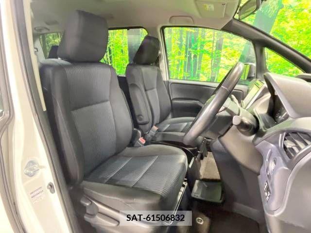 Toyota VOXY 2014-06 352268-7