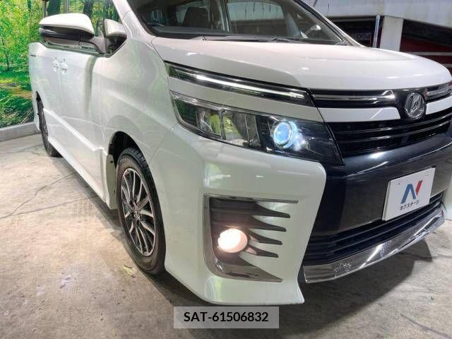 Toyota VOXY 2014-06 352268-13