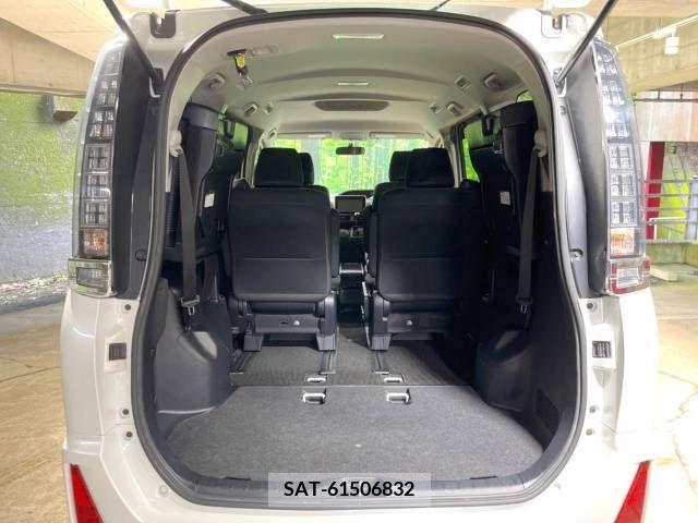 Toyota VOXY 2014-06 352268-10