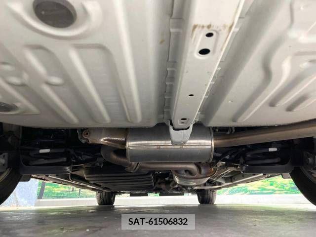 Toyota VOXY 2014-06 352268-19
