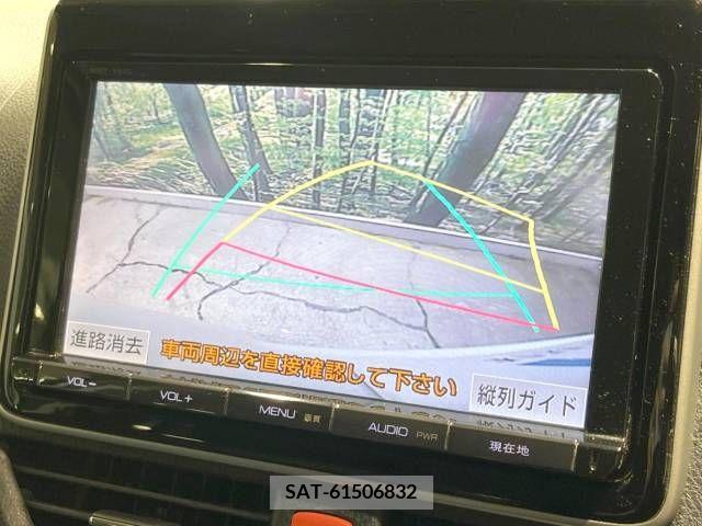 Toyota VOXY 2014-06 352268-4