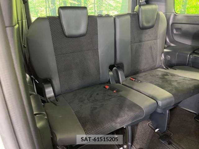 Toyota VOXY 2021-06 332496-10