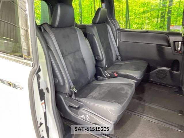 Toyota VOXY 2021-06 332496-9