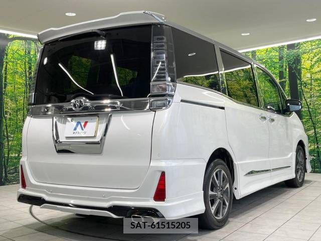 Toyota VOXY 2021-06 332496-18