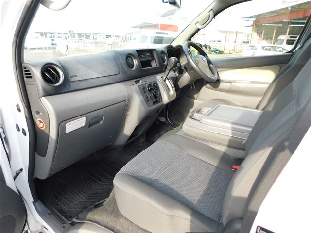 Nissan NV350 Caravan 2018-04 183851-28