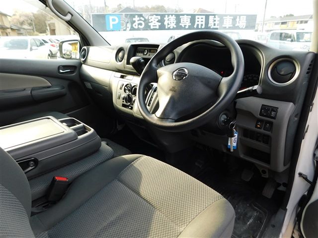 Nissan NV350 Caravan 2018-04 183851-25