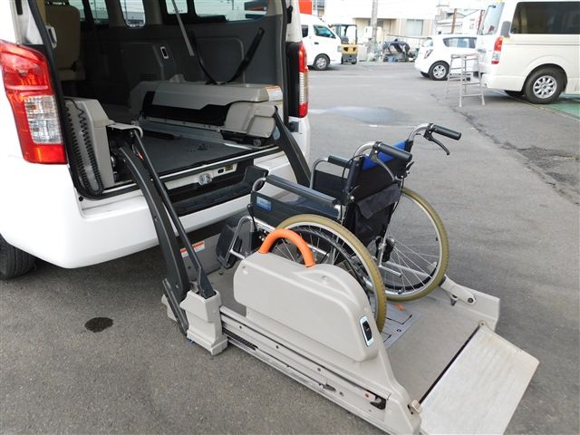 Nissan NV350 Caravan 2018-04 183851-12