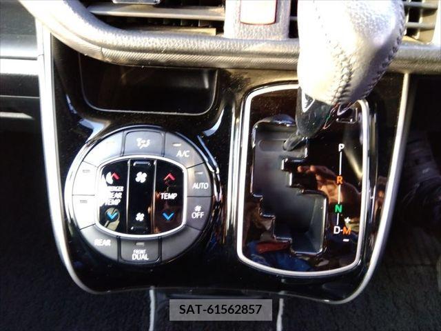 Toyota VOXY 2018-08 246814-12