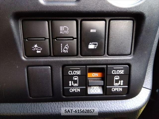 Toyota VOXY 2018-08 246814-15