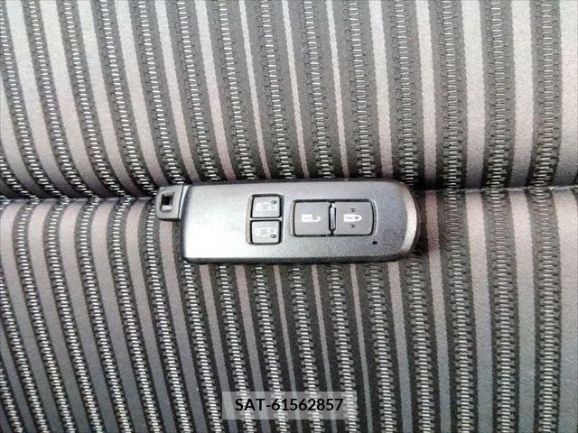 Toyota VOXY 2018-08 246814-17
