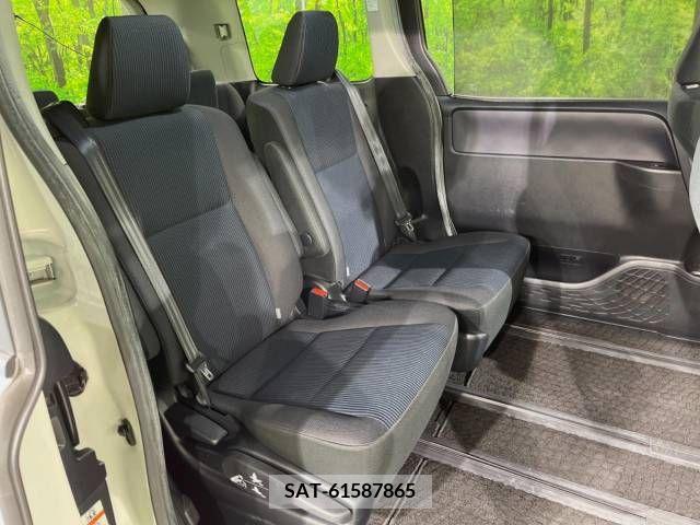 Toyota VOXY 2015-07 342223-9