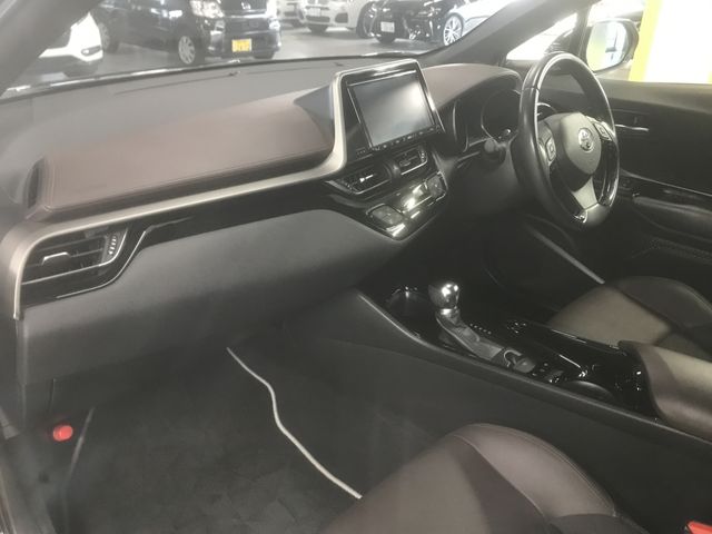 Toyota C-HR 2018-04 192460-14