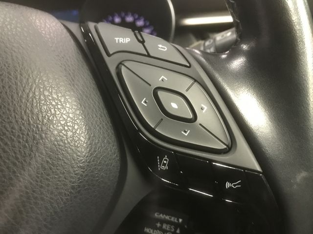 Toyota C-HR 2018-04 192460-21