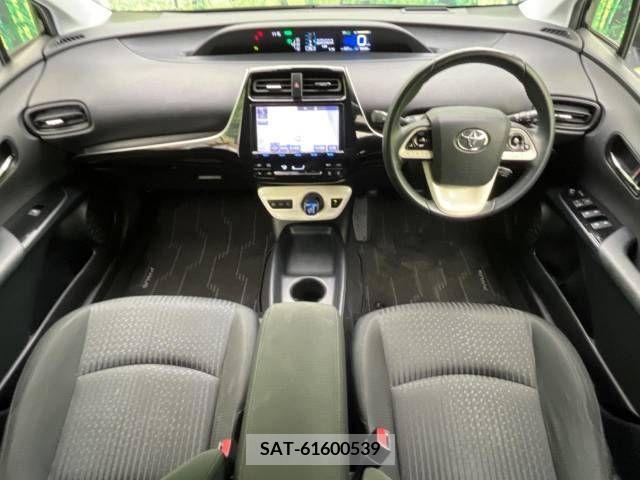 Toyota PRIUS 2017-04 322348-1