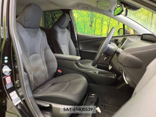 Toyota PRIUS 2017-04 322348-8