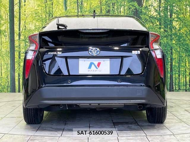 Toyota PRIUS 2017-04 322348-15