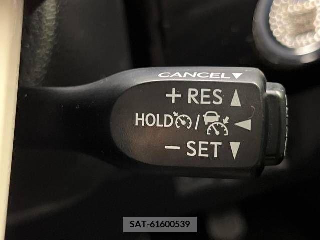 Toyota PRIUS 2017-04 322348-5