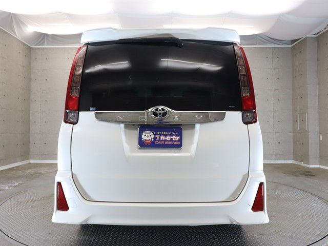 Toyota NOAH 2014-03 25398-22