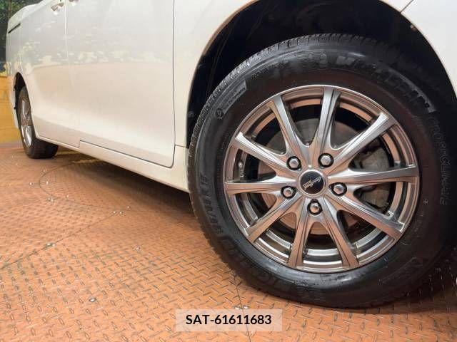 Toyota NOAH 2014-11 347958-14