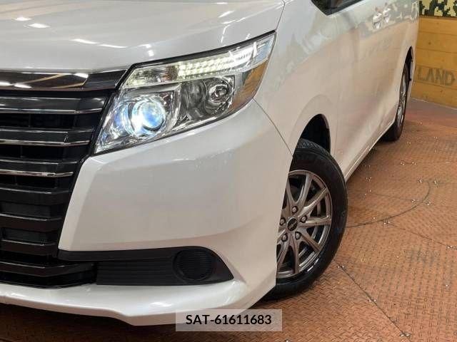 Toyota NOAH 2014-11 347958-13