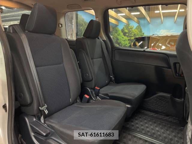 Toyota NOAH 2014-11 347958-9