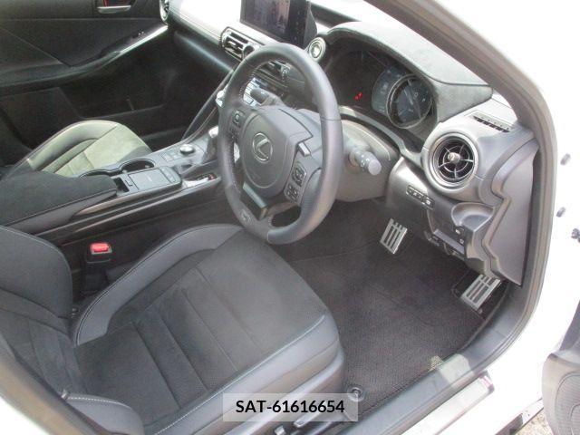 Lexus IS 2023-05 354910-1